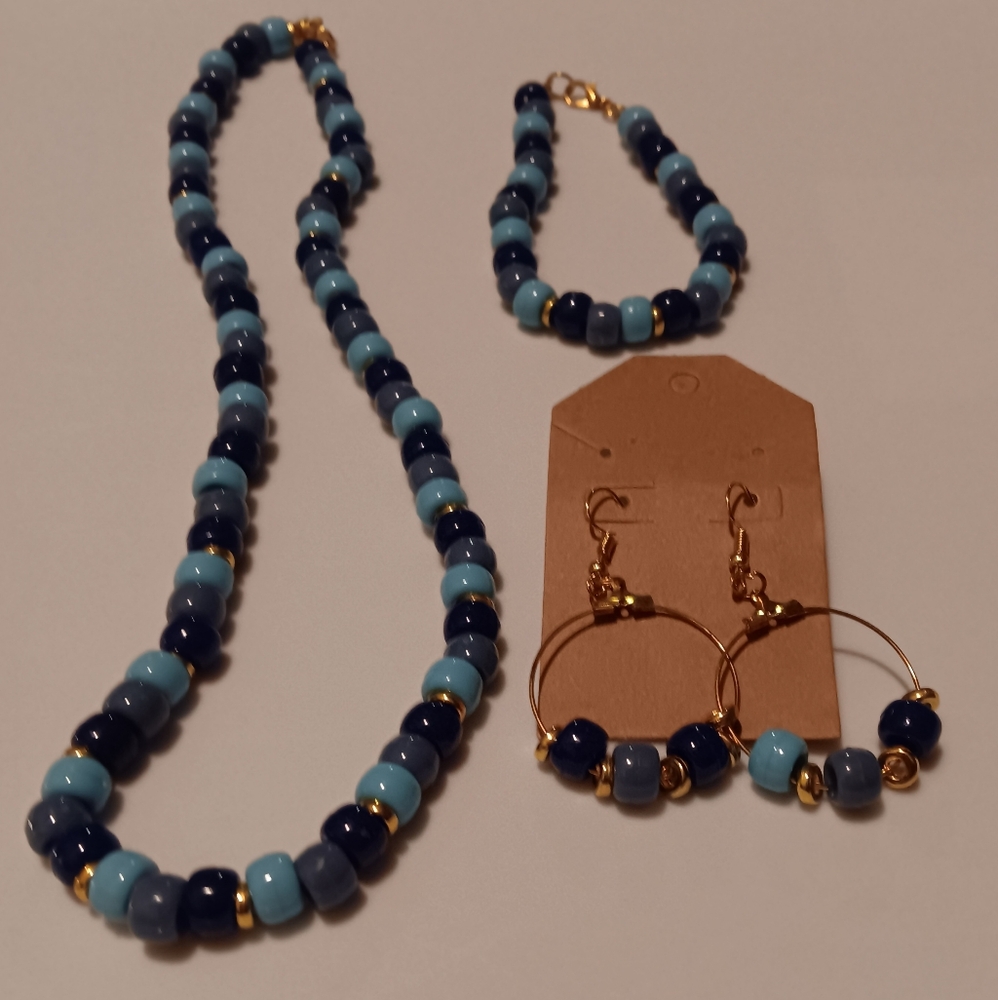 Beaded necklace set by Skye's Creations